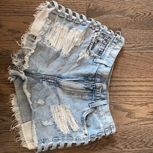 Edgy carmar denim shorts. Open sides. Size 26